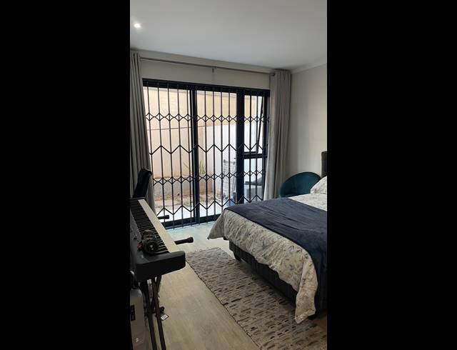 2 BEDROOM APARTMENT FOR SALE IN BRYANSTON